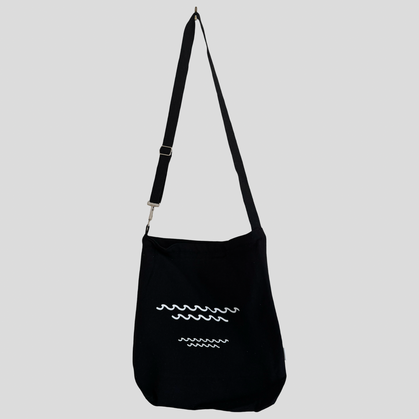 Black tote bag with waves