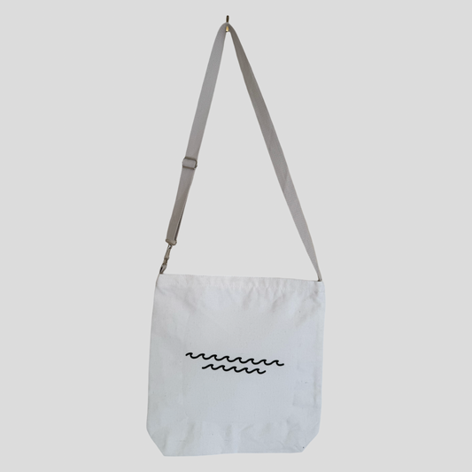 White tote bag with waves print  