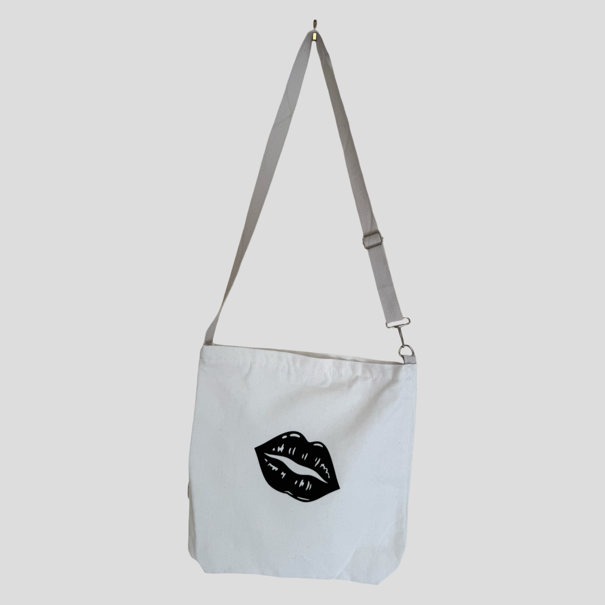 Big kiss white tote bag 