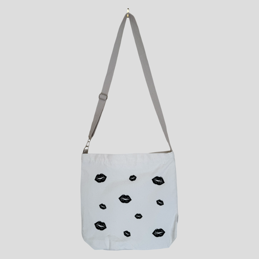 Small kisses tote bag 