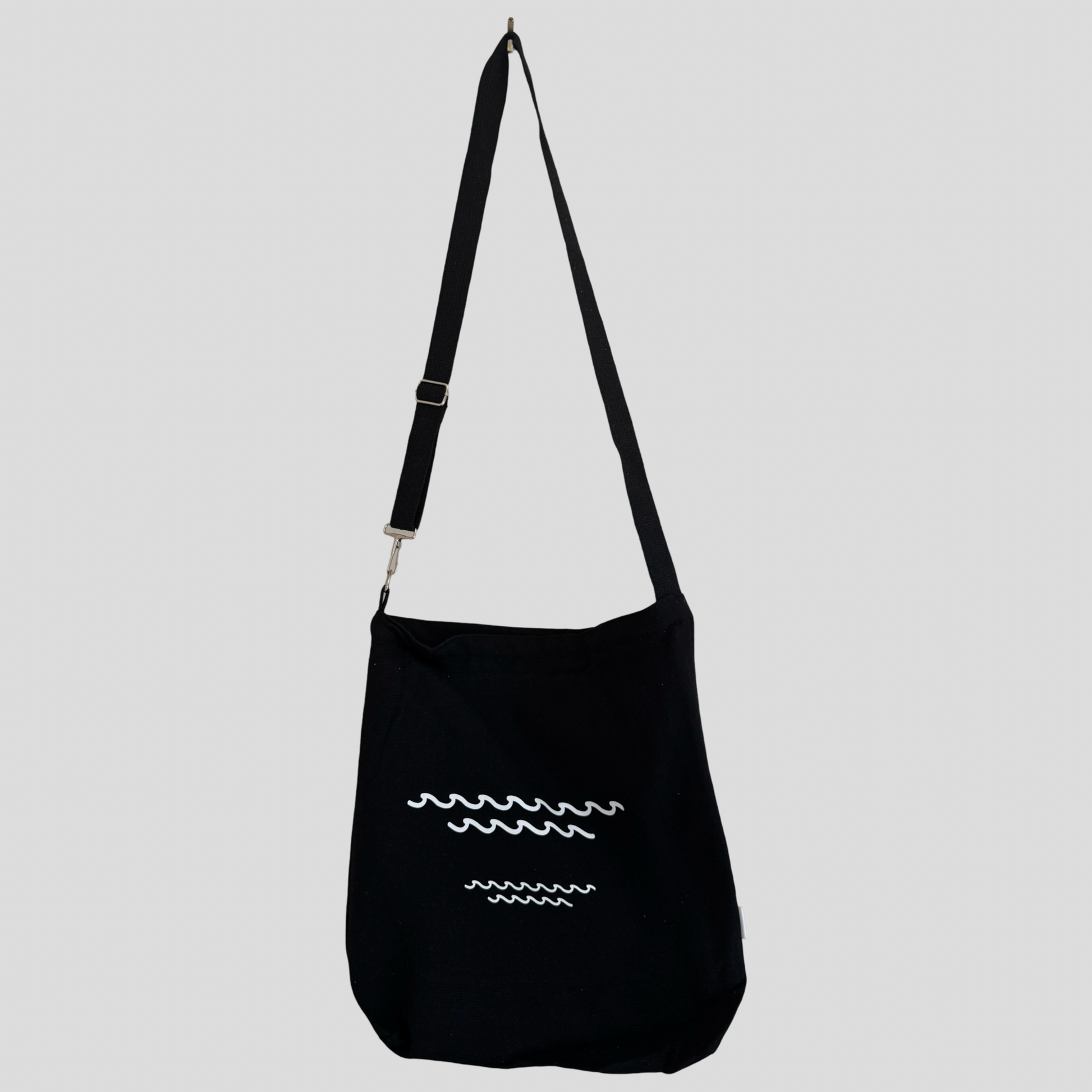 Black tote bag with waves