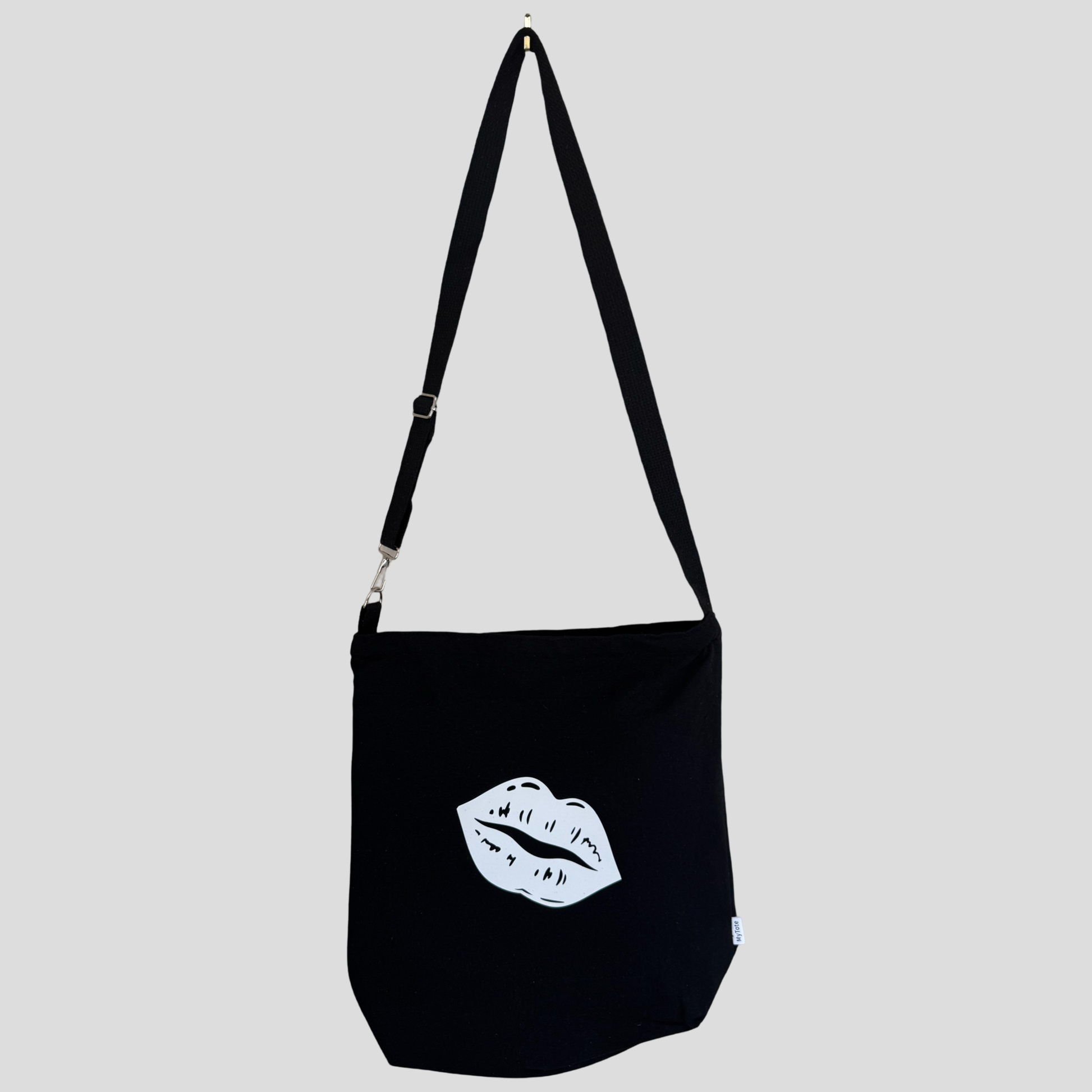 Kiss tote bag 
